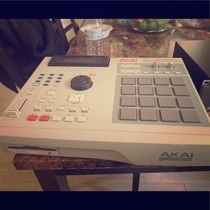 This is The Classic MPC 2000 XL. Selling as is